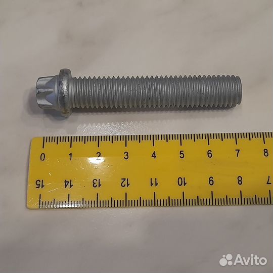 Болт привода LR Range Rover -09, TYP000040