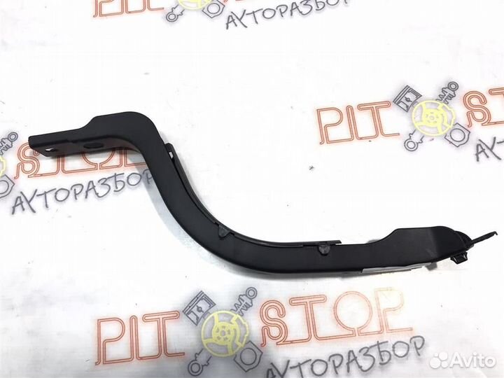 Накладка петли крышки багажника Toyota Windom (MC