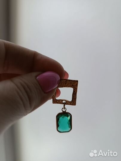 Серьги бижутерия с изумрудным камнем
