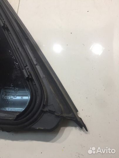 Глухое стекло (заднее, правое)