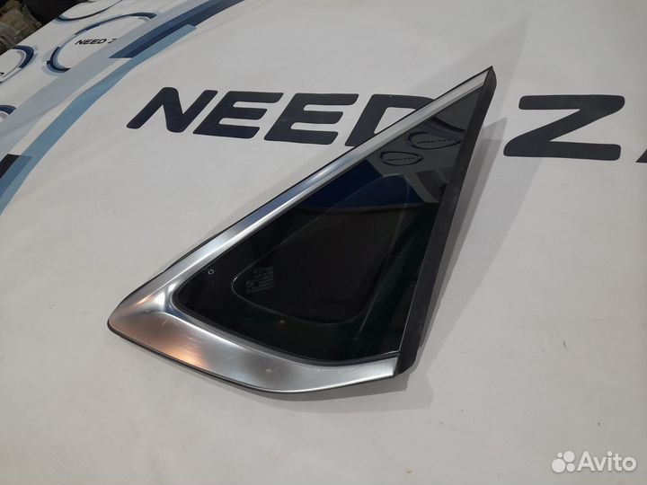 Задняя правая форточка Genesis G80