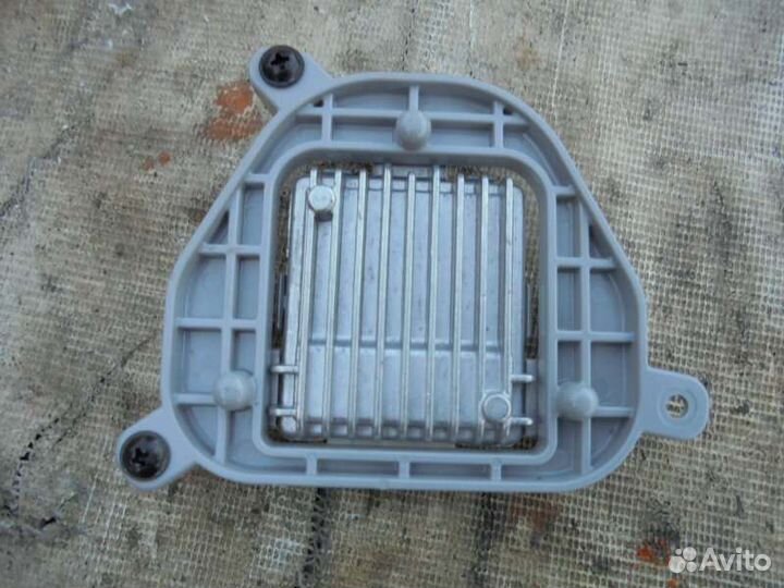 Блок розжига правый Mitsubishi Outlander GG2W 4B11