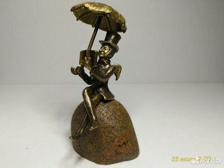 Статуэтка Ангел Вдохновения с зонтом. Бронза. 7 см