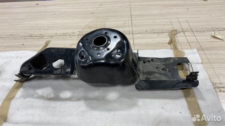 Фартук переднего правого крыла новый оригинал