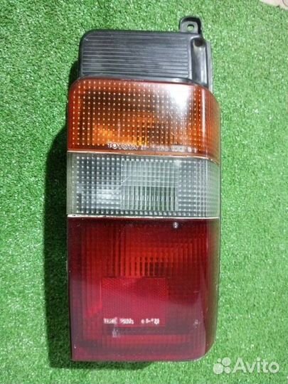 Стоп-сигнал задний правый Toyota Town Ace R20