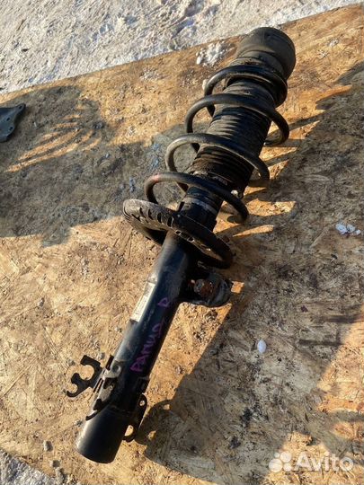 Передние стойки на Skoda Rapid В сборе 2020г