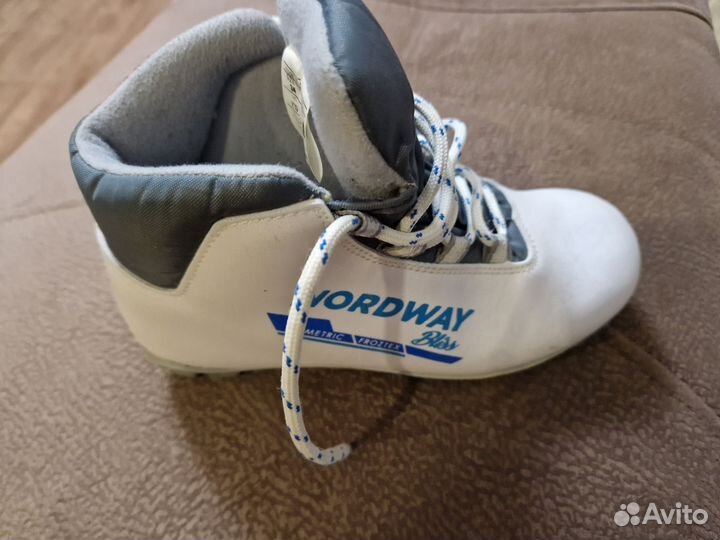 Лыжные ботинки