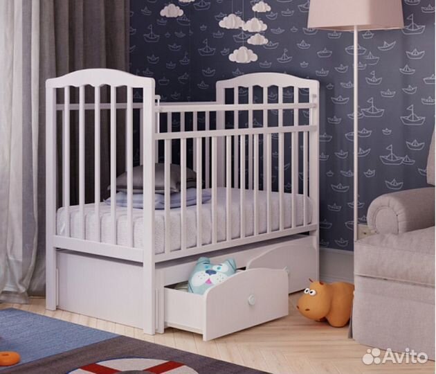 Детская кроватка с маятником и ящиками