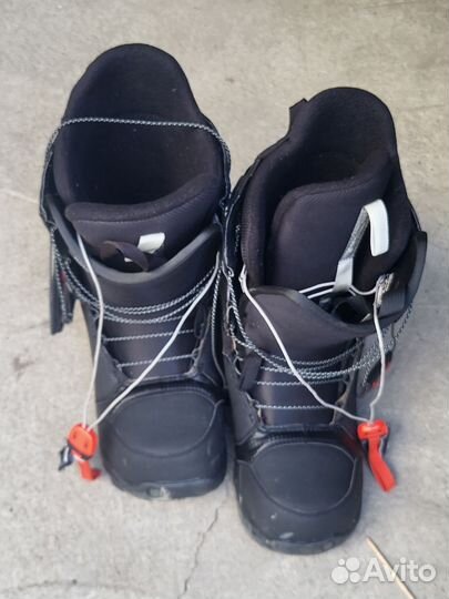 Сноуборд с креплениями,ботинки Burton