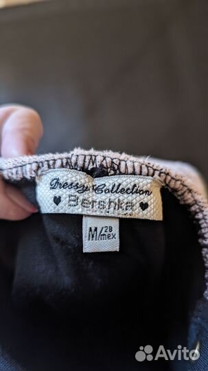 Платье Bershka с баской с открытой спиной 44