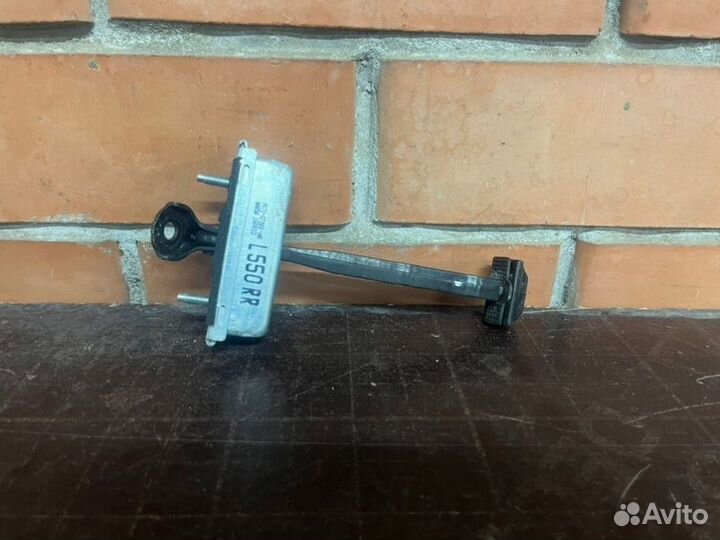 Ограничитель двери задний правый Land Rover