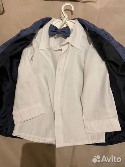 Белая рубашка и пиджак на мальчика с бабочкой