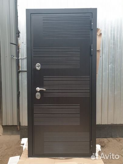 Дверь входная металлическая