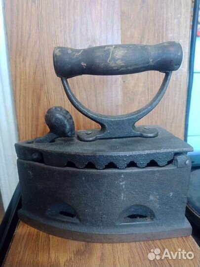 Старинный угольный утюг,новый