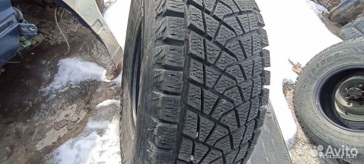 Bridgestone Blizzak DM-V2 285/75 R16