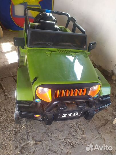 Детская машина на аккумуляторе с пультом