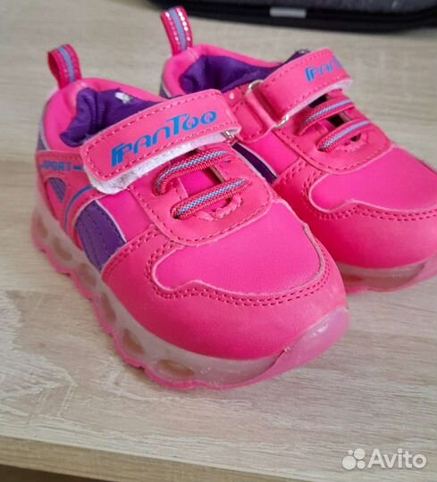 Кроссовки для девочки