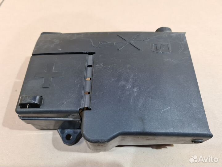 Блок предохранителей акб Opel Astra J GTC