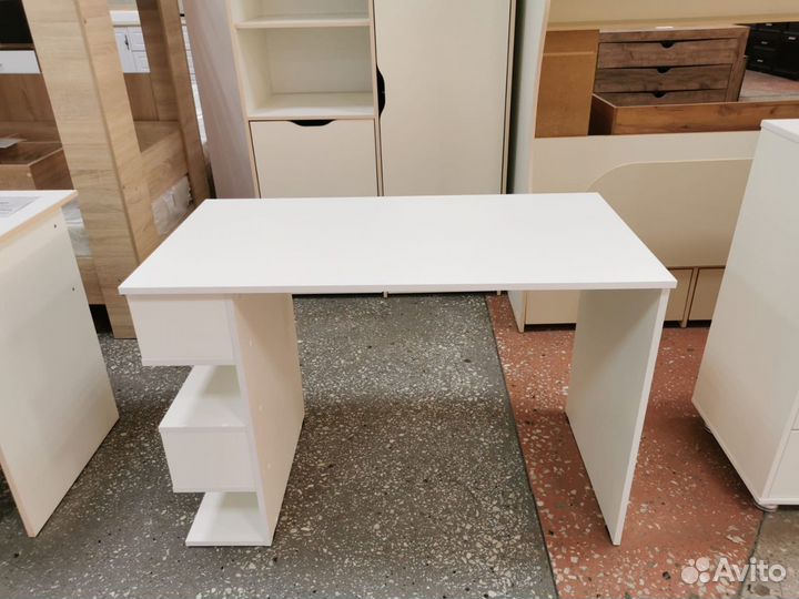 Письменный стол