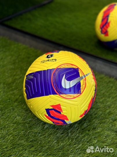 Футбольный мяч nike strike