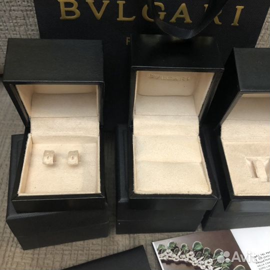 Коробка Bvlgari для кольца и сережек