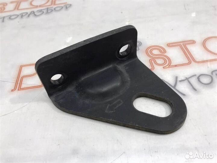 Крюк буксировочный Toyota Windom (MCV20) 1999-2001