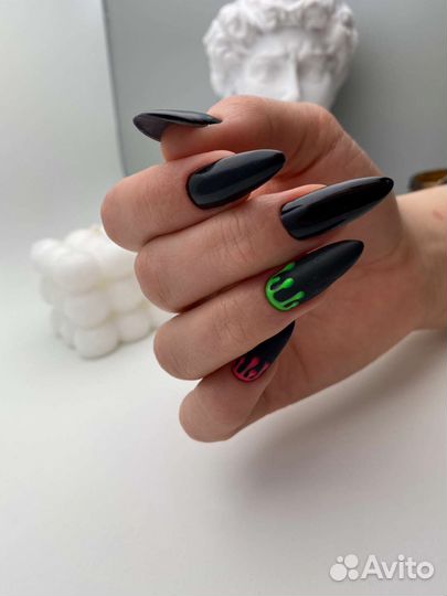 Маникюр, наращивание ногтей, рядом с ТЦ Фиолент