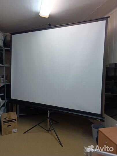 Экран для проектора 244*183 Штатив в комплекте