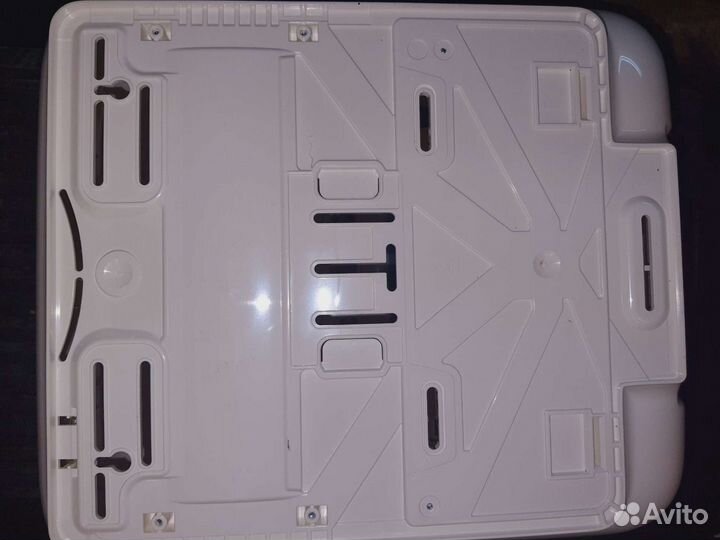 Диспенсер для полотенец tork