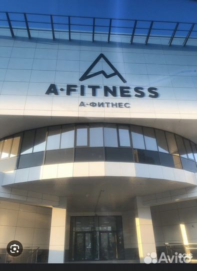 Абонемент в фитнес клуб с бассейном