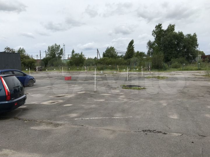 Машиноместо, > 30 м²
