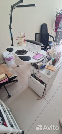 Маникюрный стол с вытяжкой бу