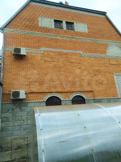 Дом 298 м² на участке 15 сот.