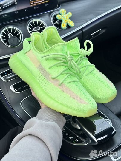 Кроссовки Adidas Yeezy Boost 350 v2 Glow