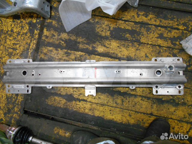 Усилитель бампера Jaguar F-type 2014