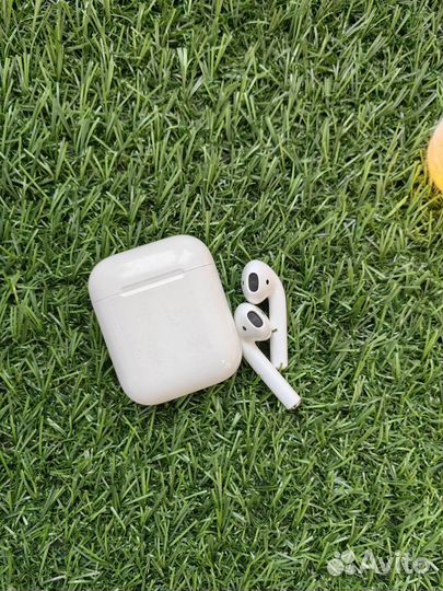 Apple AirPods (1-го Поколения)