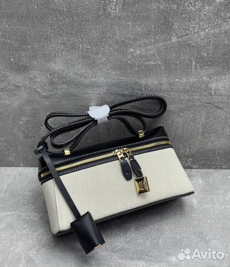 Маленькая сумка Loro Piana натуральная кожа