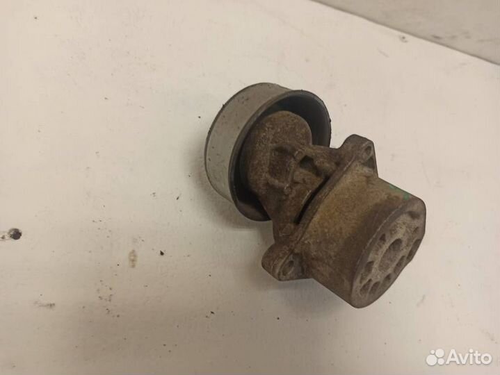 Натяжитель ремня Ниссан