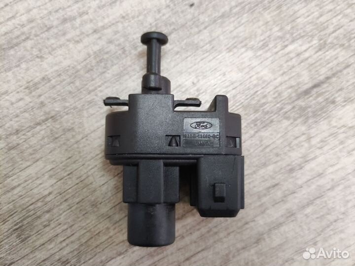 Датчик включения стоп сигнала Ford Focus 1