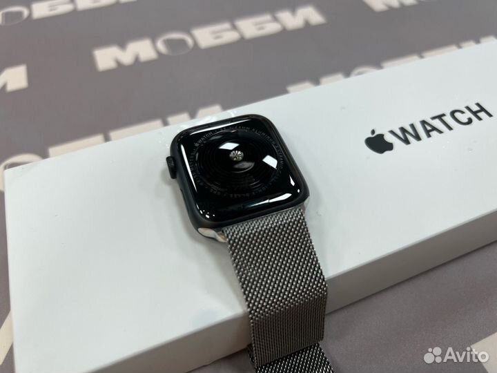 Apple Watch SE 44mm Space Gray