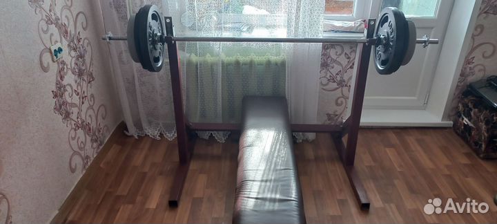Скамья для жима со стойкой,грифами и блинами