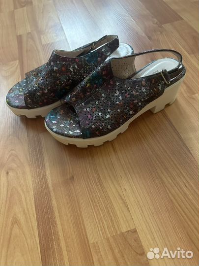 Босоножки женские