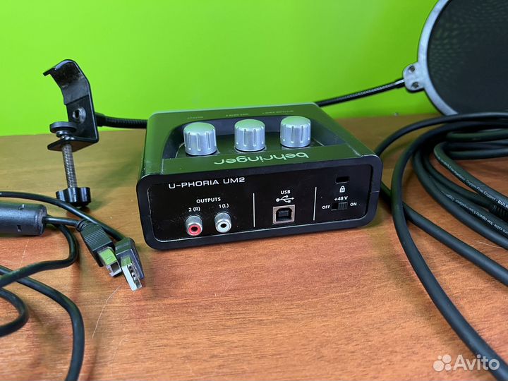 Студийный микрофон AKG P120 + звуковая карта