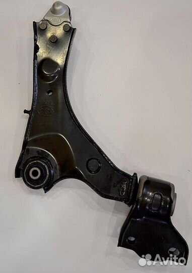 LR126119 Рычаг передний нижний левый