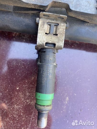 Топливная рампа с форсунками Ford Fusion 1.4