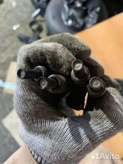 Форсунка топливная Peugeot 208 хетчбек 1.6 VTI 16V