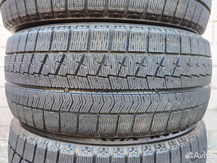 Bridgestone Blizzak VRX 215/50 R17 97H