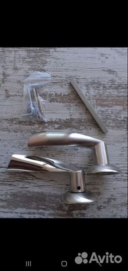 Дверные ручки межкомнатные на розетке с защелкой