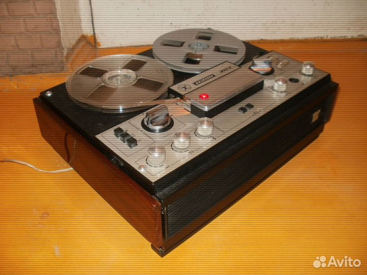 Пишущий катушечный магнитофон 