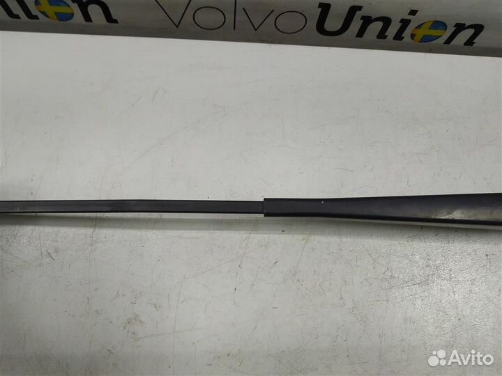 Поводок стеклоочистителя передний правый Volvo S6